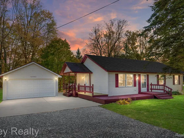 12542 Spicer St, Carleton, MI 48117