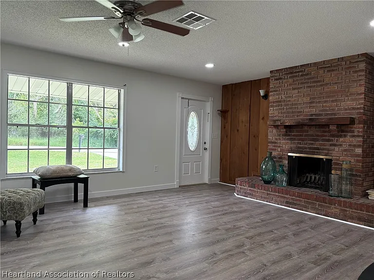 1008 Lagrande Blvd — Photo 6