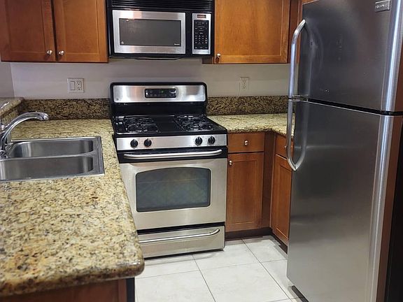 4th image of 920 S Palmetto Ave APT 1
