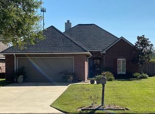 111 Wild Rose Ln, Youngsville, LA 70592