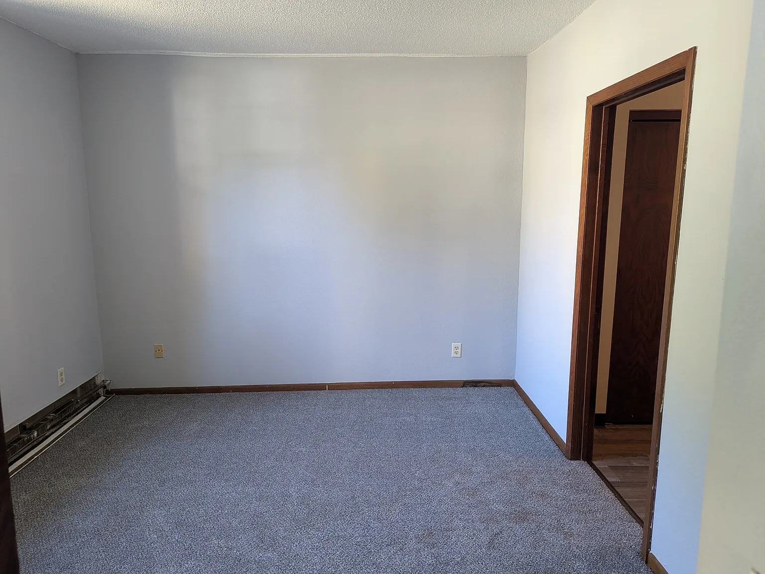 1 bed, 1.5 bath, 1100 sqft, $1,181 — Photo 3