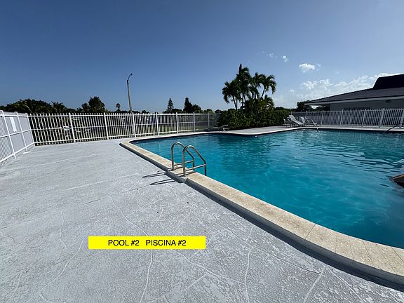 Pool #2

Piscina #2