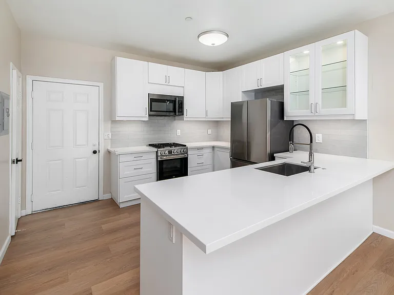 477 Calle Elegante — Photo 4