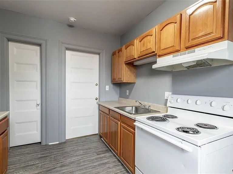 156 Sterling St — Photo 6