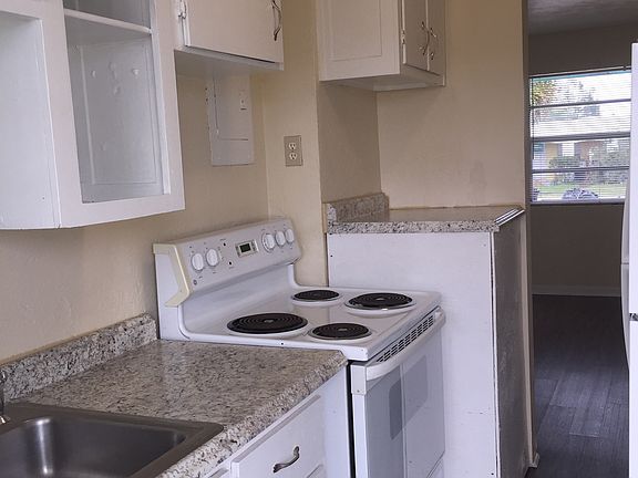 3rd image of 35 Cypress Cir #B
