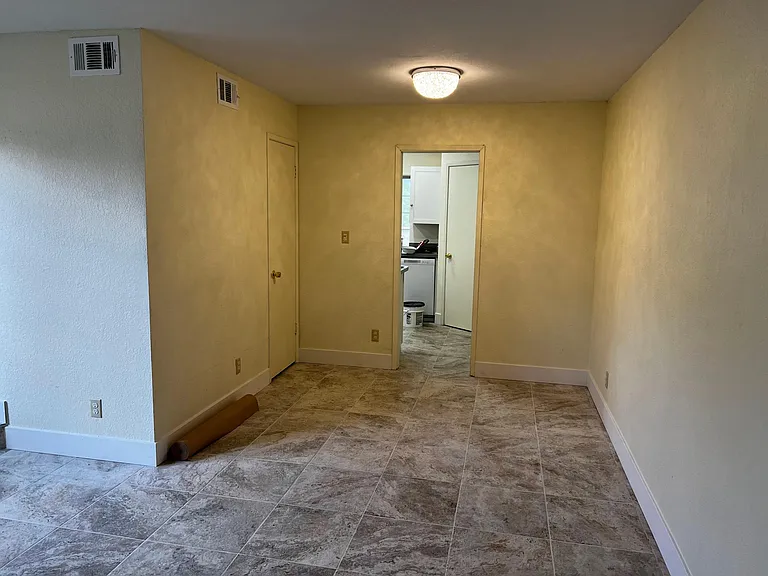 Leafwood Cir — Photo 3