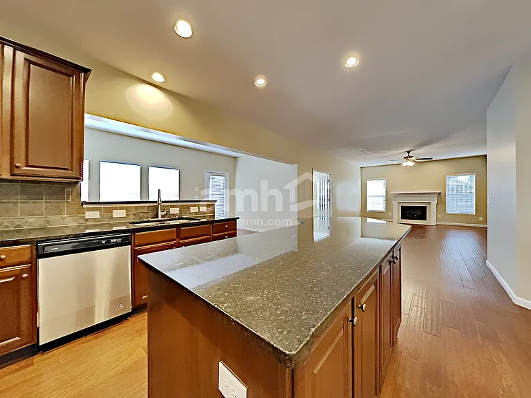 1048 Oakhall Dr — Photo 8
