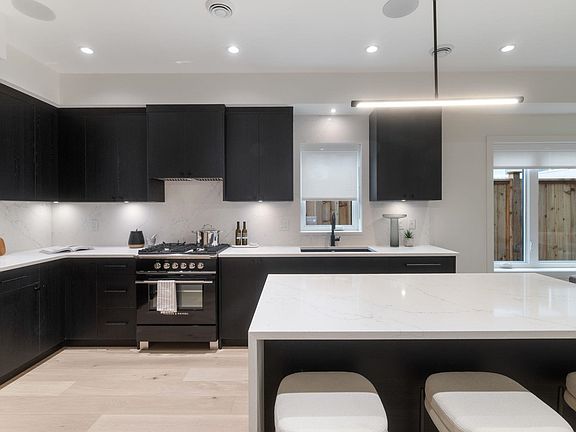 2nd image of 2539 Grant St #2