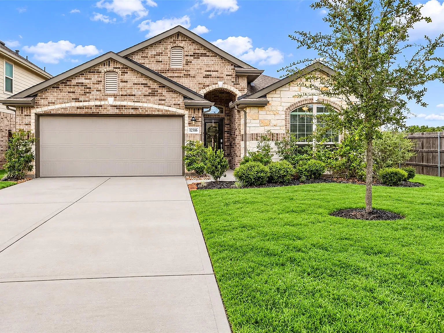 3 bed, 2.0 bath, 2111 sqft, $2,500 — Photo 1