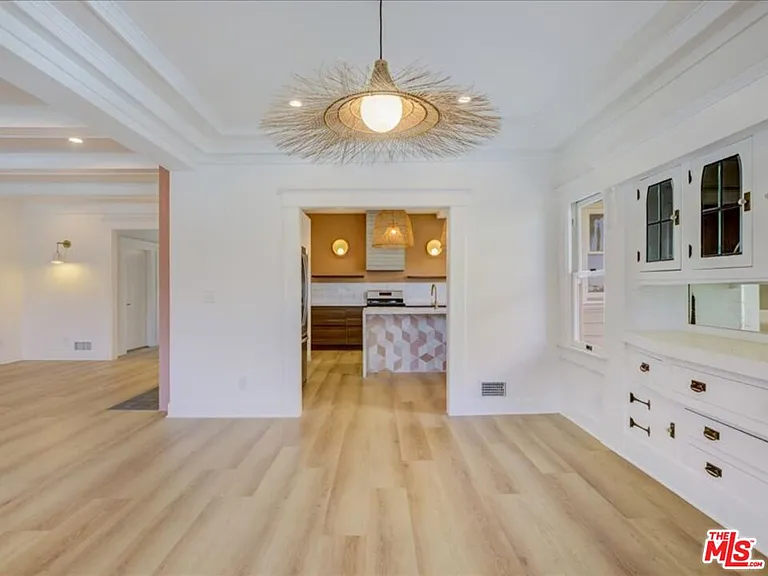 400 N Avenue 66 — Photo 28