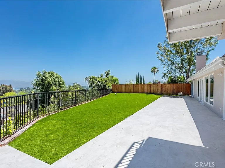 16973 Strawberry Dr — Photo 32