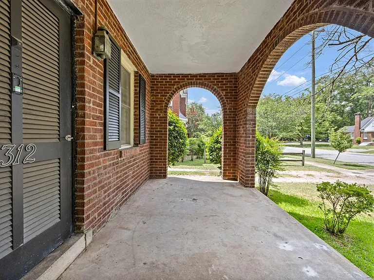 312 S Woodrow St — Photo 5