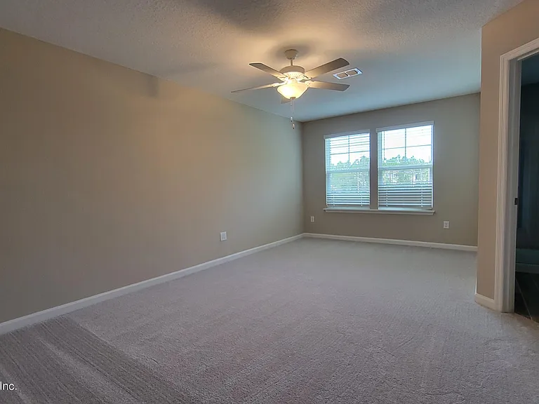 12880 Josslyn Ln — Photo 10
