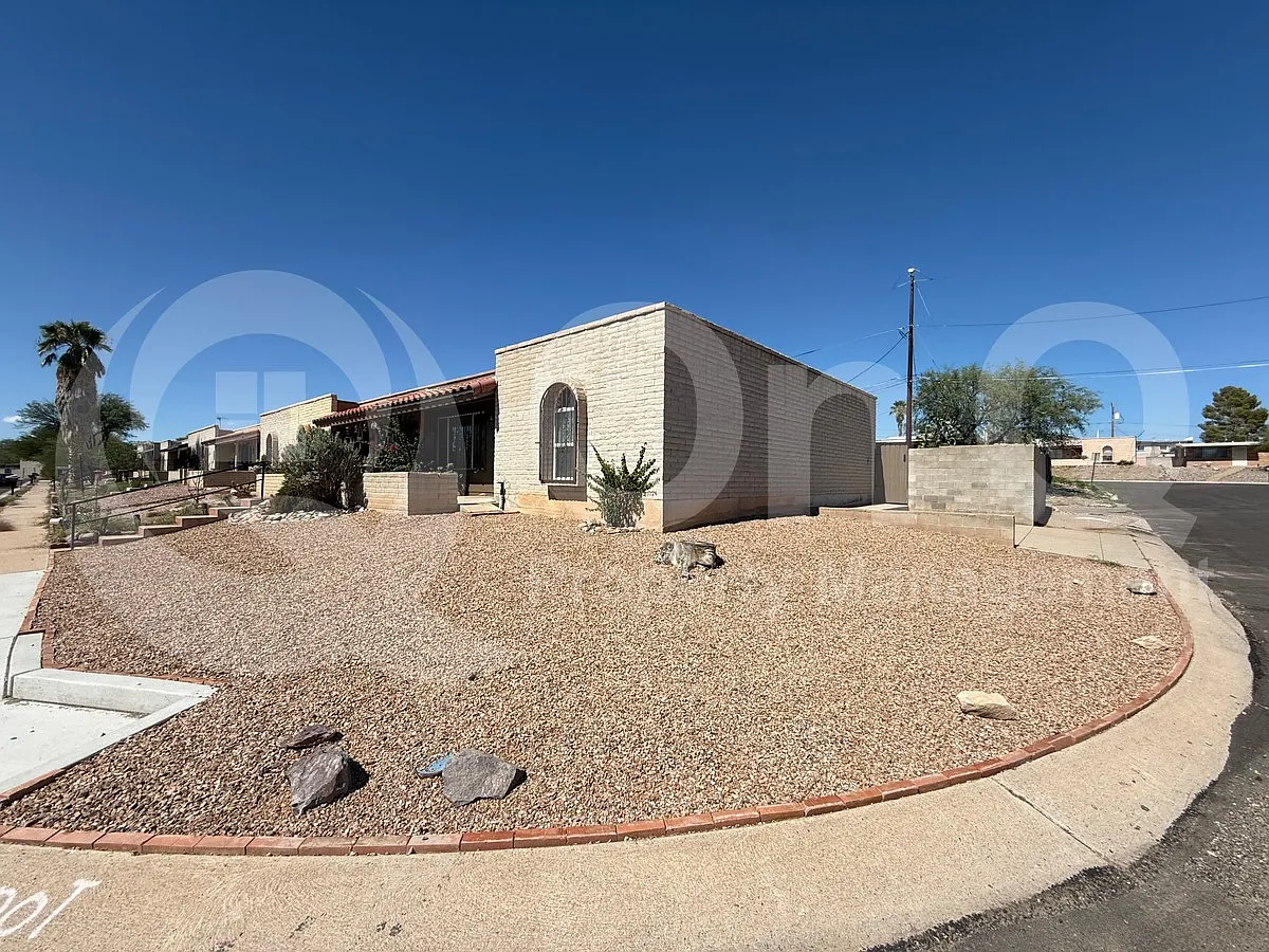 2 bed, 2.0 bath, 1055 sqft, $1,275 — Photo 2