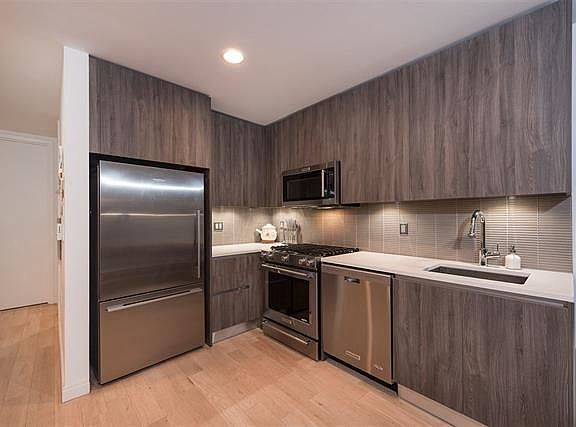 3rd image of 160 1st St APT 307