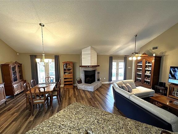 4th image of 112 Windward Passage St