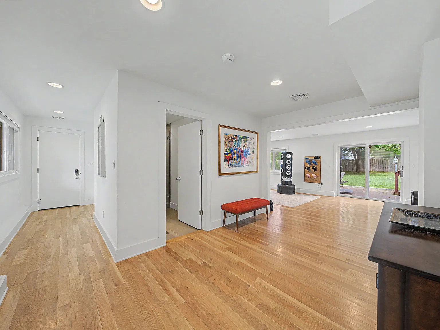 4 bed, 1885 sqft, $8,500 — Photo 2
