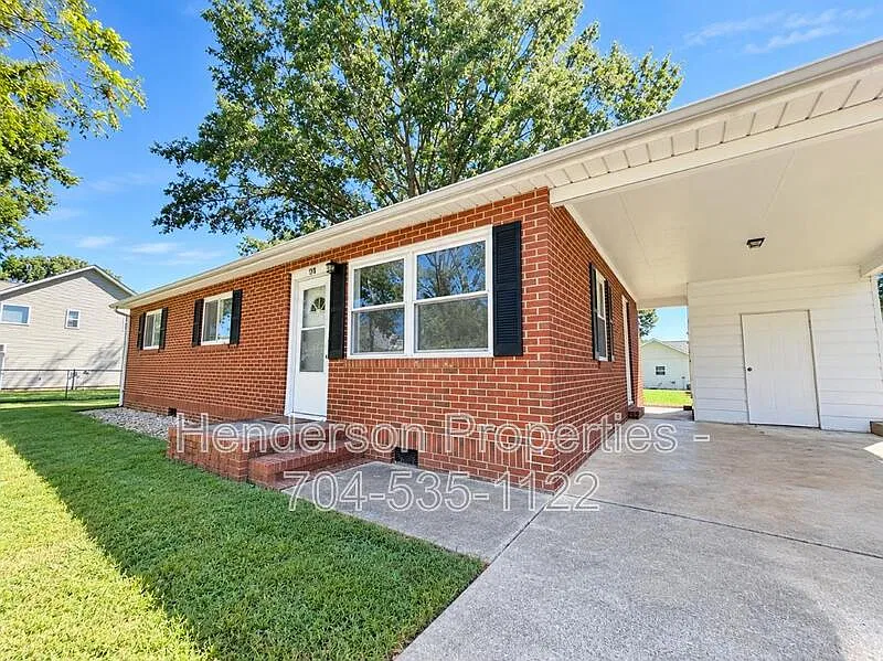 3 bed, 1.0 bath, 960 sqft, $1,350 — Photo 1