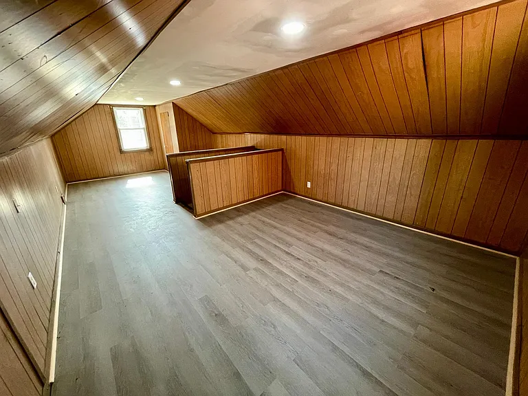 394 Center St — Photo 11