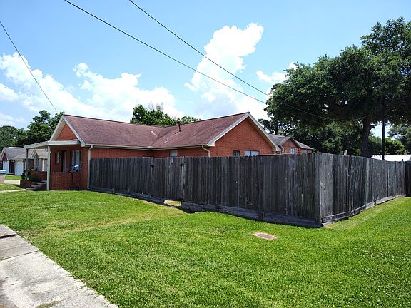 2nd image of 921 Marion St
