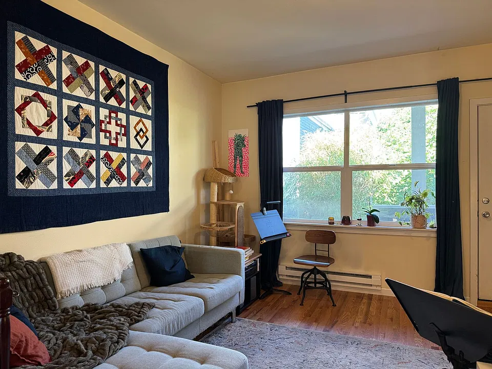 311 Aloha St, Seattle, WA 98109