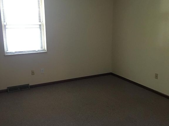 5th image of 526 University Ave APT 2