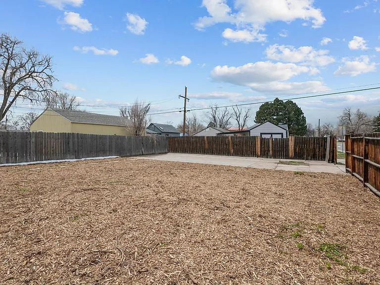 895 Grove St #B — Photo 24