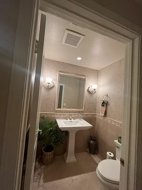 5 bed, 4147 sqft, $9,540 — Photo 2