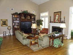 4th image of 1001 Buckingham Ct