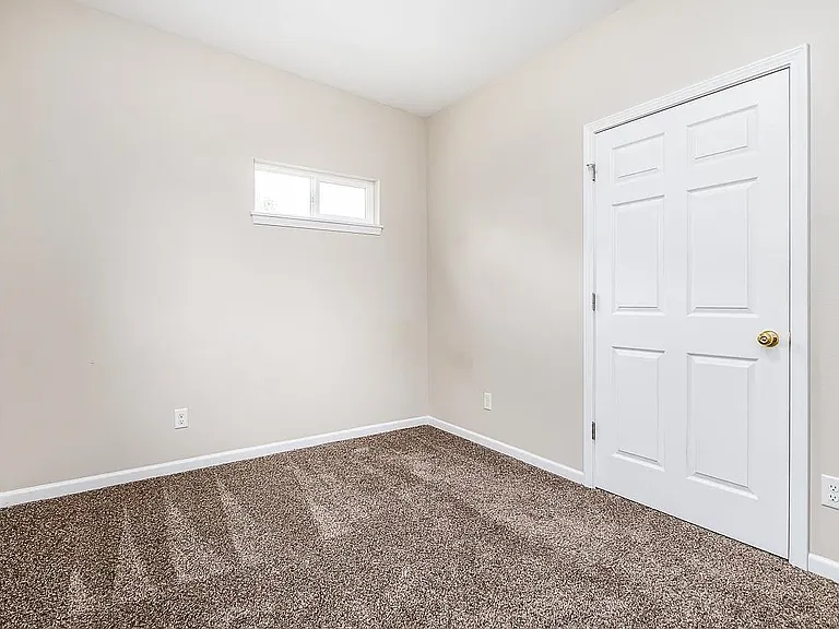 1043 Edina St — Photo 30
