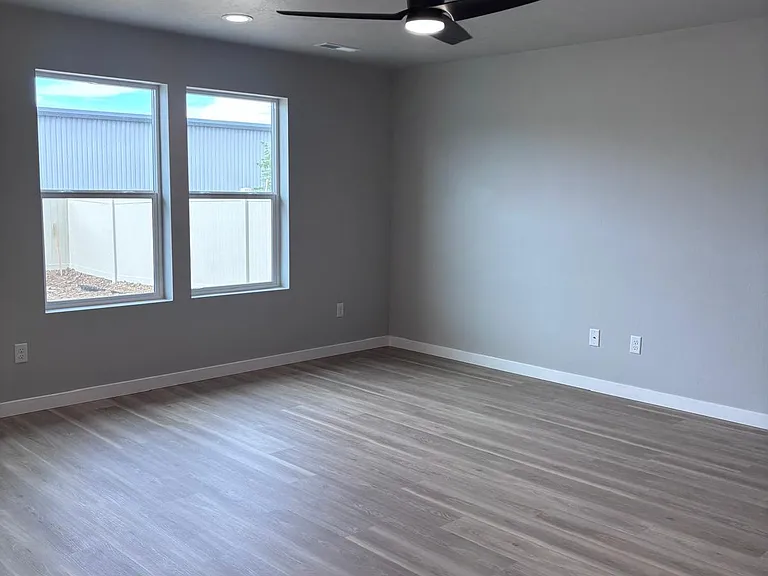2518 W Fallon Loop — Photo 7