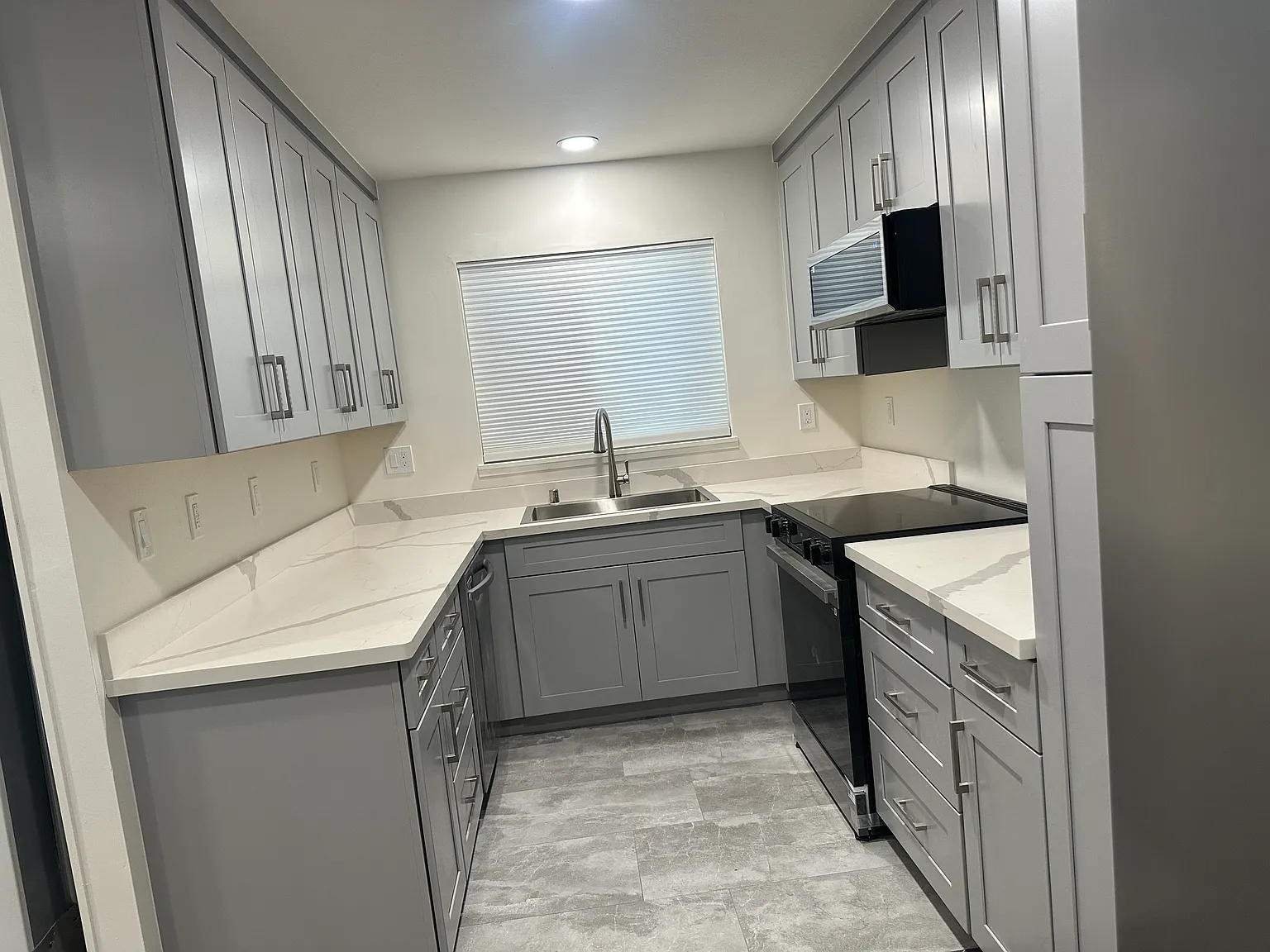 2 bed, 900 sqft, $2,950 — Photo 2