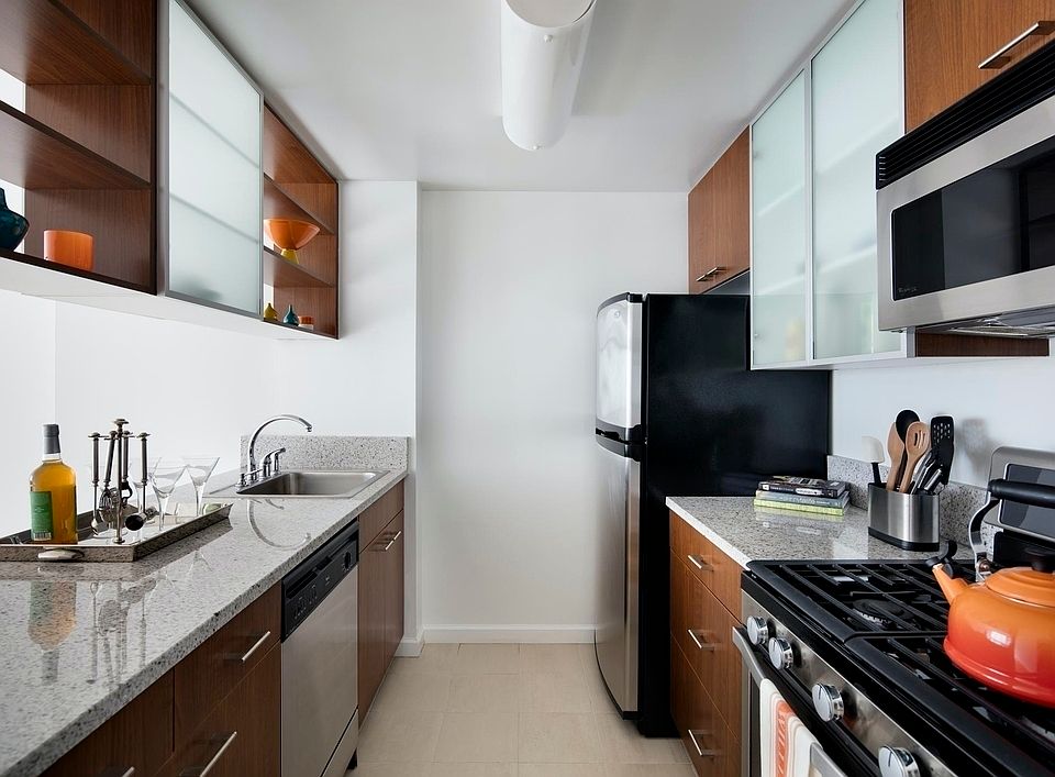 1st image of 535 W 23rd St APT S11q