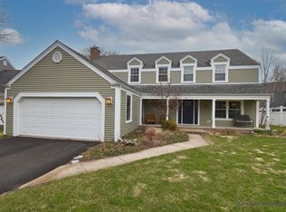211 Chasse Cir, St Charles, IL 60174
