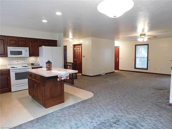 2nd image of 2833 Vinton Woods Dr