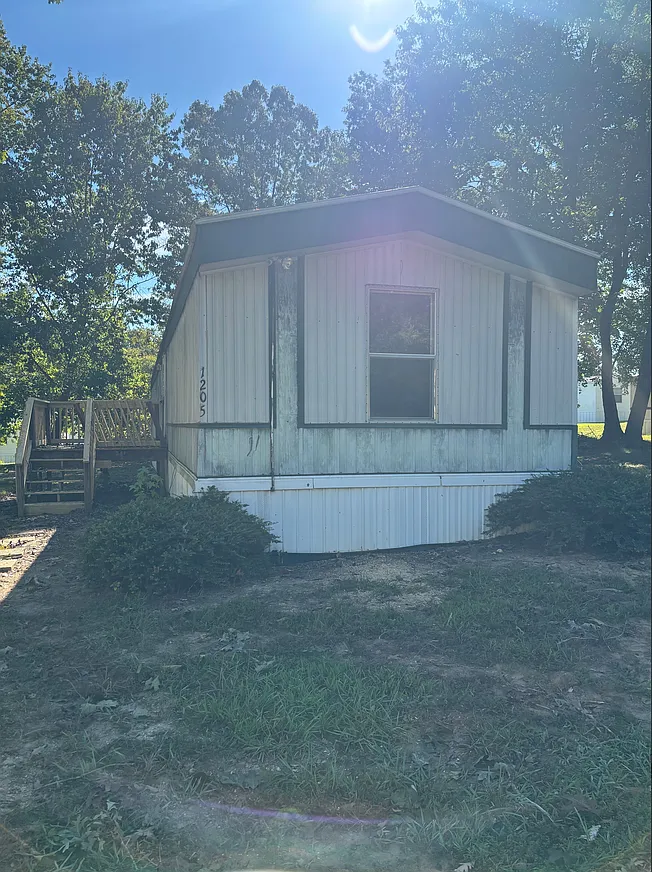3 bed, 1064 sqft, $825 — Photo 1
