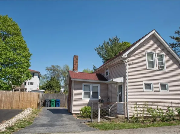 132 Uncas St, Warwick, RI 02889