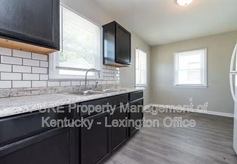 817 Marcellus Dr — Photo 6