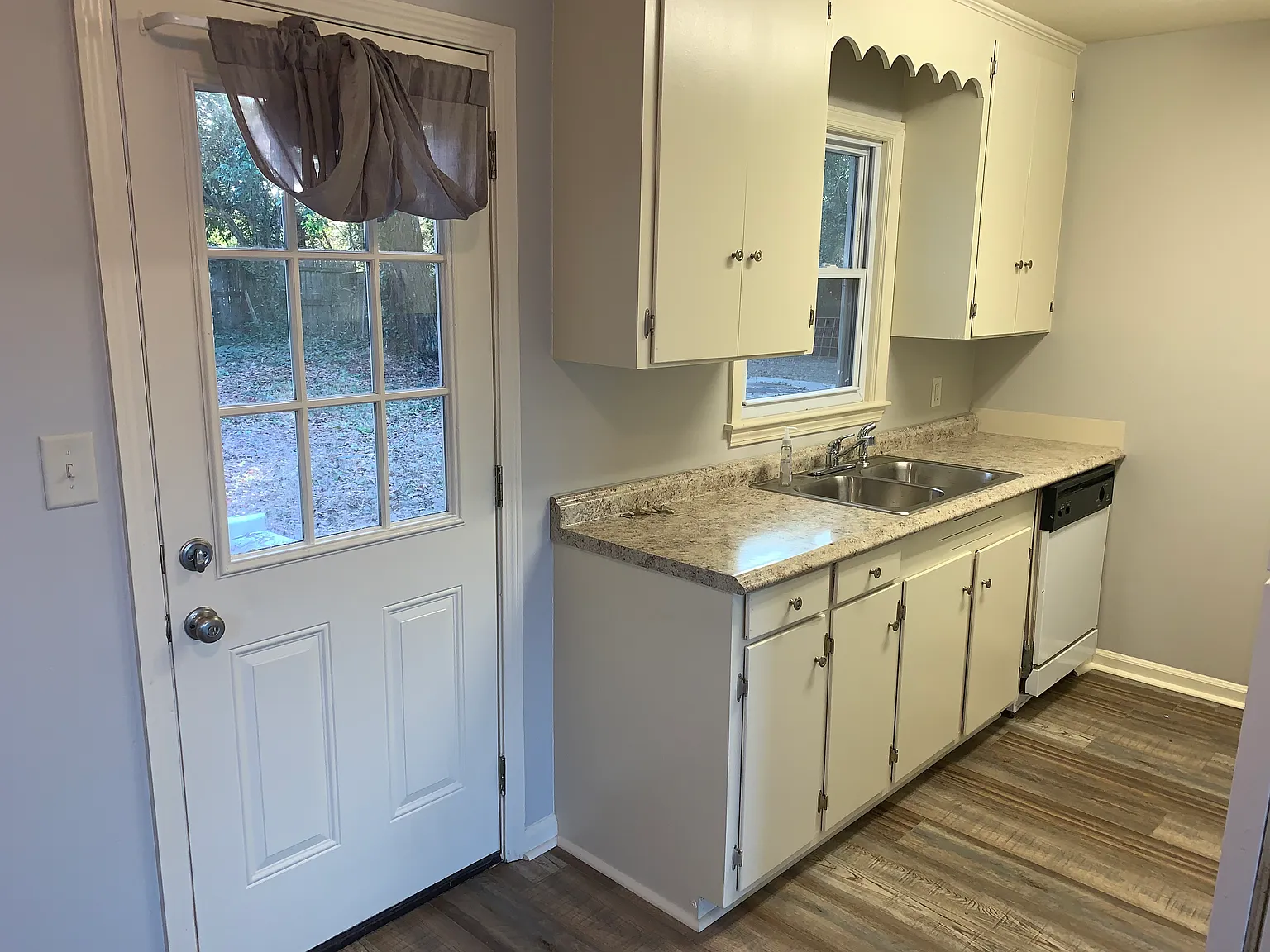 2 bed, 869 sqft, $1,200 — Photo 3