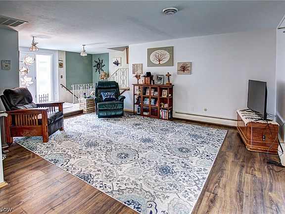 3rd image of 589 Louis Dr