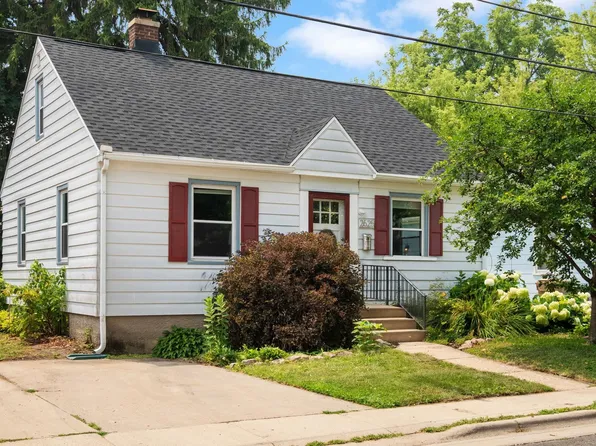 2625 E Lawn Ct, Madison, WI 53704