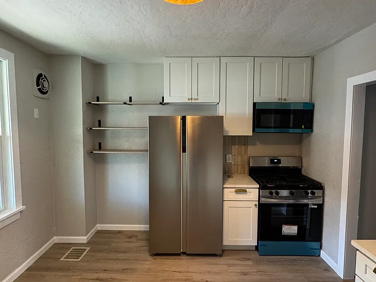 449 Norton St #A — Photo 3