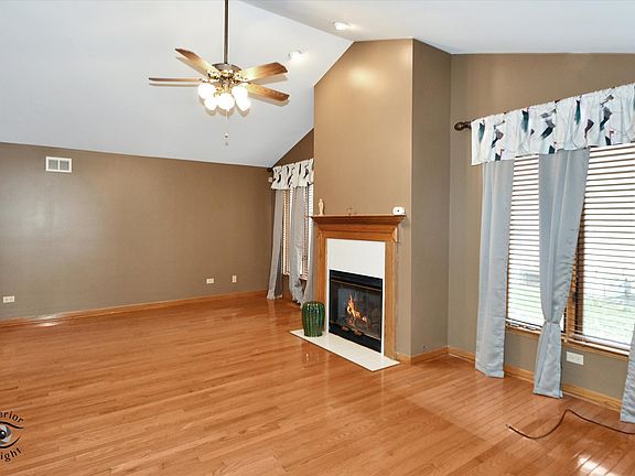 4th image of 19727 Cambridge Dr