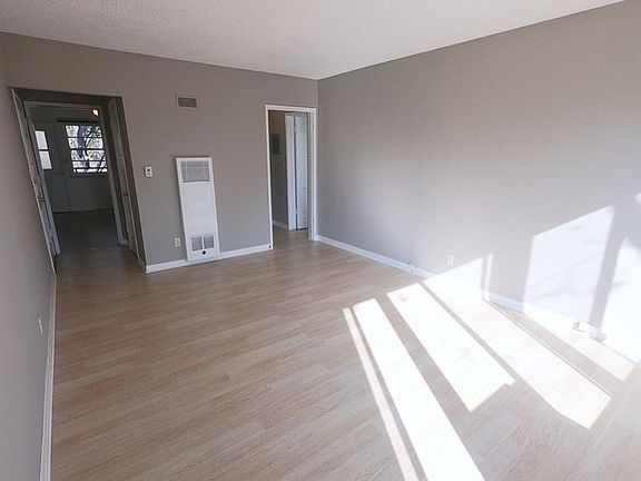 3rd image of 2807 W Victory Blvd APT C