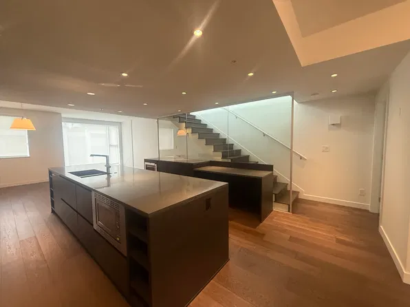 1516 Atlas Ln #302, Vancouver, BC V6P 0E1