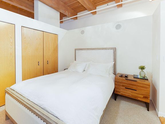 4th image of 360 W Illinois St APT 327