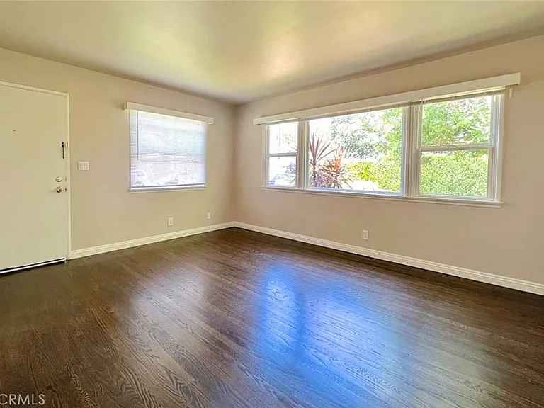 240 N Shamrock Ave — Photo 4