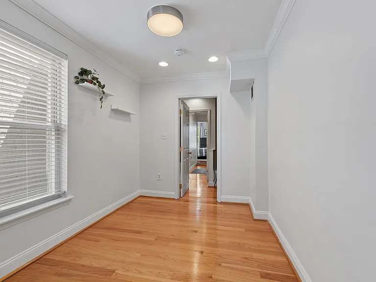 8 E Randall St — Photo 12