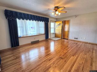 2075 Fairacres Dr, Fremont, NE 68025