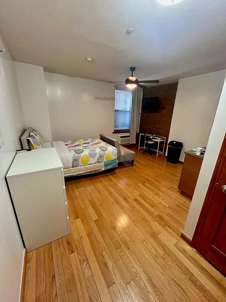 Building Photo - 140 E 31st St #41